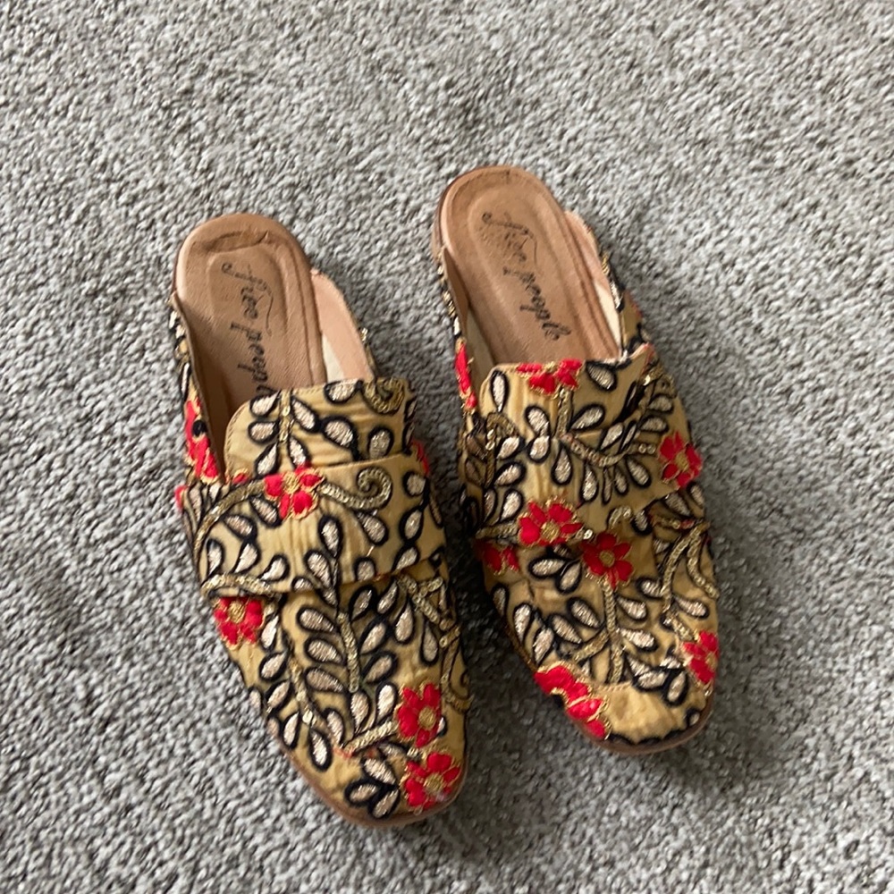 Free People slides!